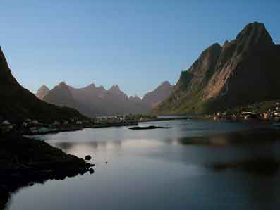 Kjerkfjord fm Reine 2 * Lofoten Islands * 3680 x 2760 * (3.03MB)